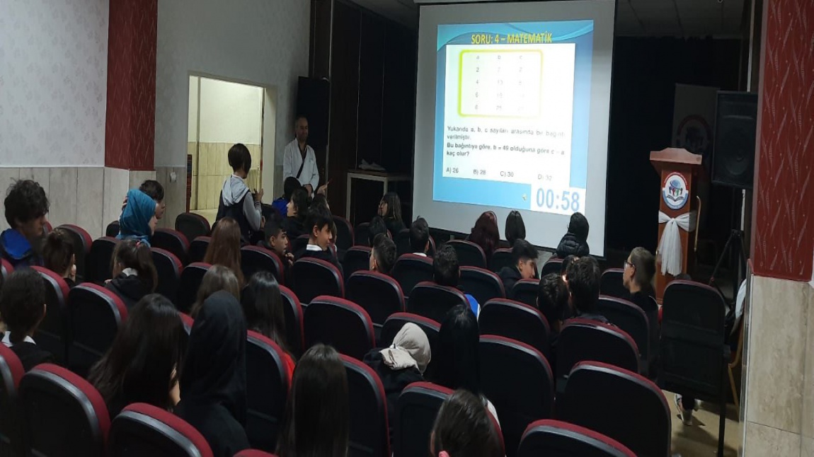 Abdurrahim Karakoç Ortaokulunda Yarışma Heyecanı